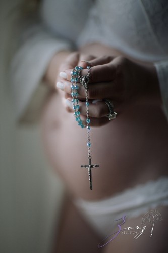 Making Up: Maternity Session for a MUA | Zorz Studios