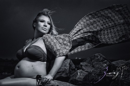 Making Up: Maternity Session for a MUA | Zorz Studios