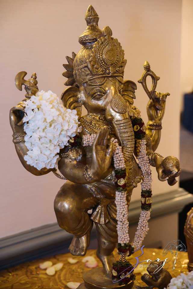 Phillyng in Love: Shruti + Milan = Indian Wedding | Zorz Studios