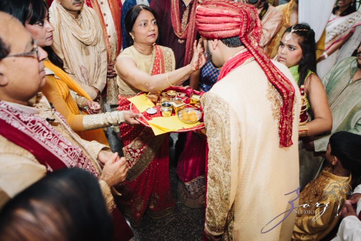 Phillyng in Love: Shruti + Milan = Indian Wedding | Zorz Studios