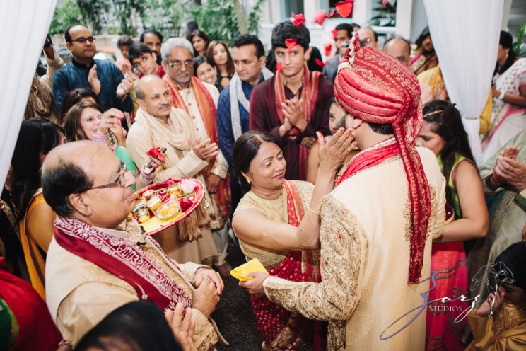 Phillyng in Love: Shruti + Milan = Indian Wedding | Zorz Studios