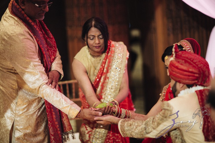 Phillyng in Love: Shruti + Milan = Indian Wedding | Zorz Studios
