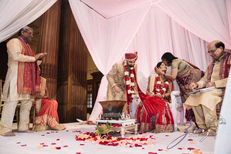 Phillyng in Love: Shruti + Milan = Indian Wedding | Zorz Studios
