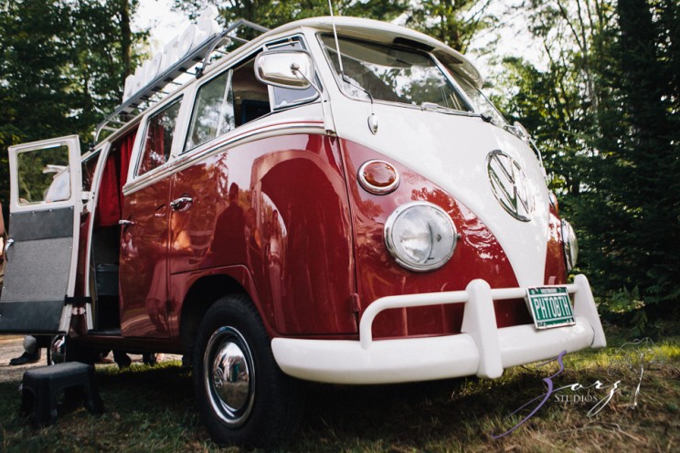 Wolke 9: Jana + David = German-American Rustic Wedding | Zorz Studios