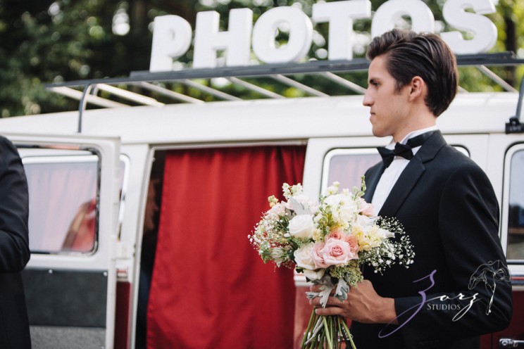 Wolke 9: Jana + David = German-American Rustic Wedding | Zorz Studios