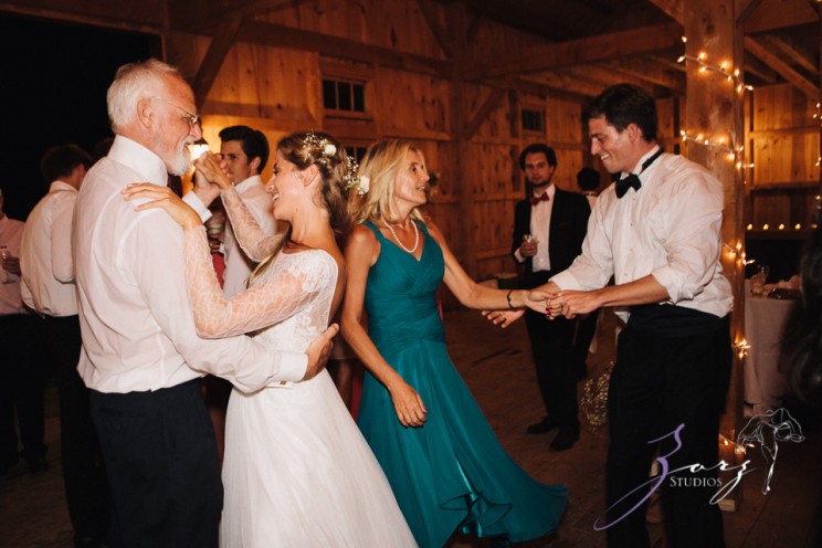 Wolke 9: Jana + David = German-American Rustic Wedding | Zorz Studios
