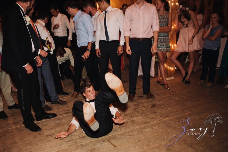 Wolke 9: Jana + David = German-American Rustic Wedding | Zorz Studios