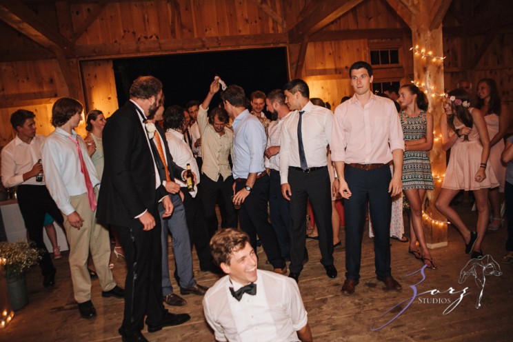 Wolke 9: Jana + David = German-American Rustic Wedding | Zorz Studios