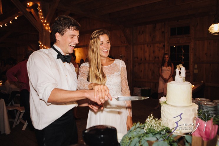 Wolke 9: Jana + David = German-American Rustic Wedding | Zorz Studios