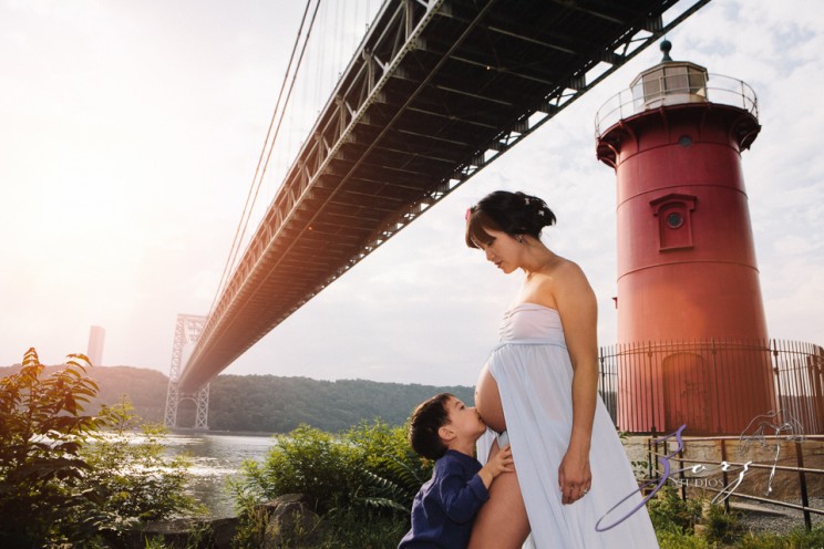 Cassis: Little Red Lighthouse Maternity Session | Zorz Studios