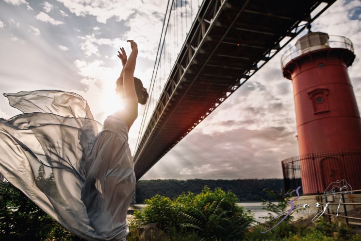Cassis: Little Red Lighthouse Maternity Session | Zorz Studios