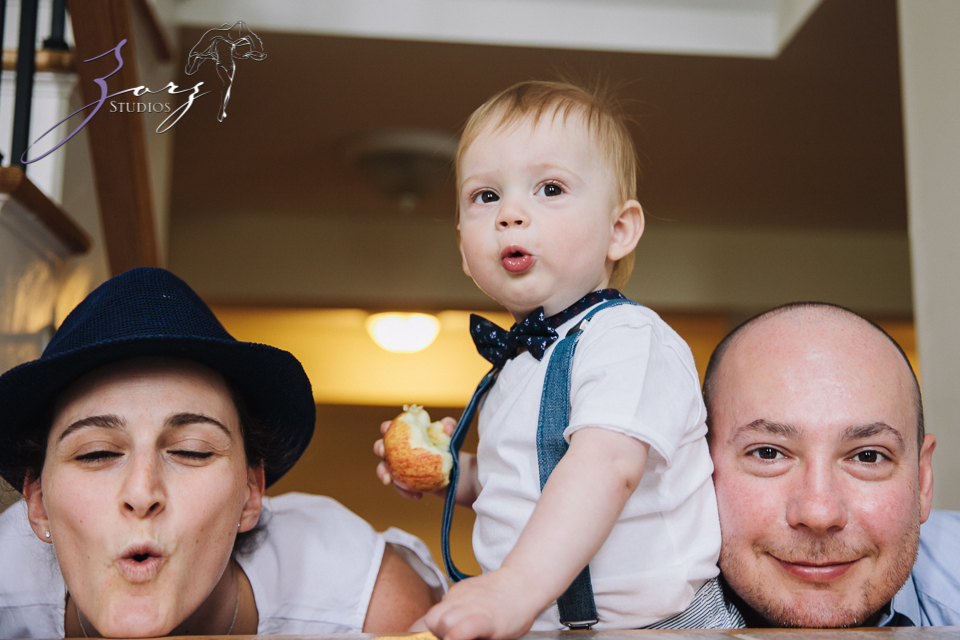 Singobooth: Funny Photoshoot for One-Year-Old by Zorz Studios (1)