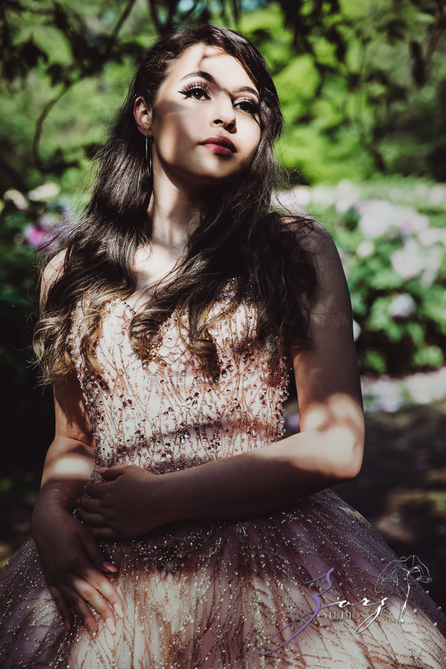 Regalo: Loving Parents Give a Gift of All-Day Quinceanera Photography by Zorz Studios (23)