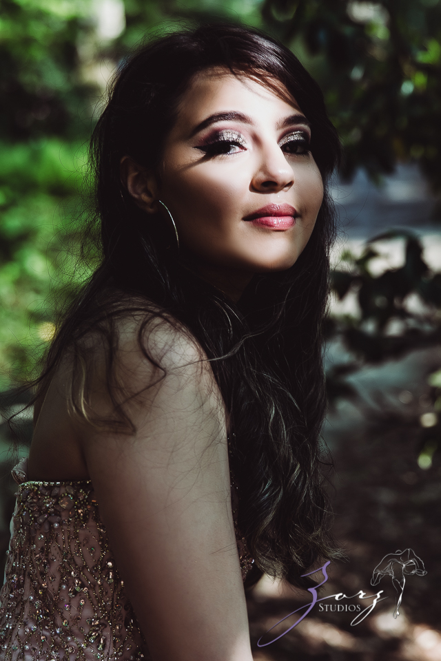 Regalo: Loving Parents Give a Gift of All-Day Quinceanera Photography by Zorz Studios (22)