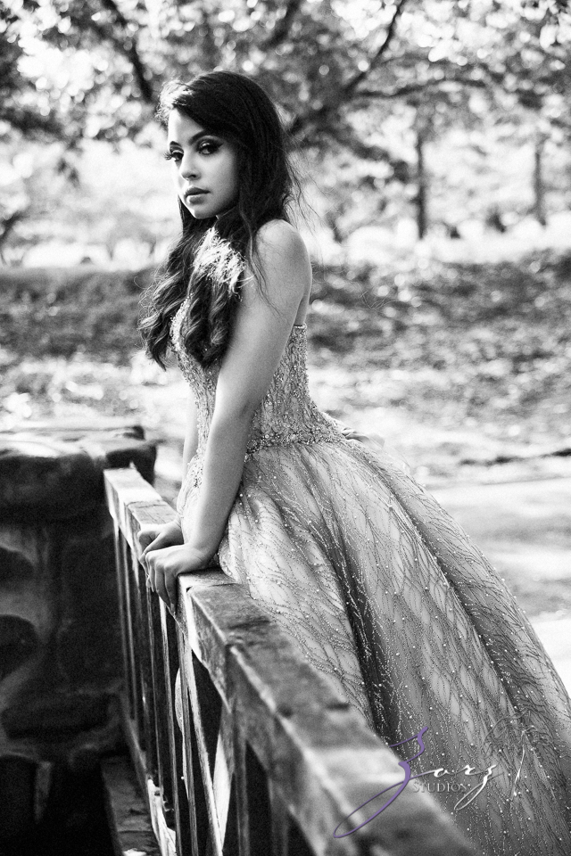 Regalo: Loving Parents Give a Gift of All-Day Quinceanera Photography by Zorz Studios (21)