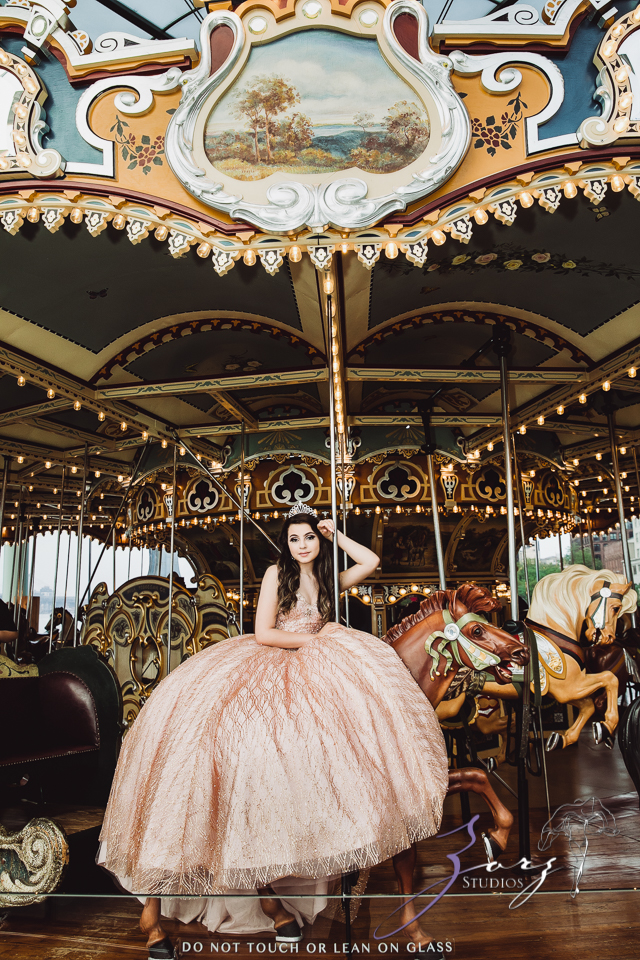 Regalo: Loving Parents Give a Gift of All-Day Quinceanera Photography by Zorz Studios (7)