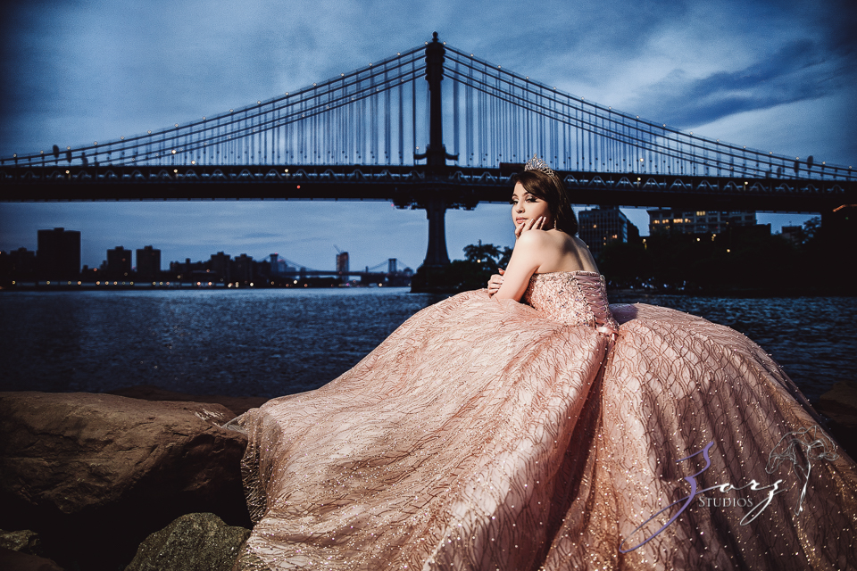 Regalo: Loving Parents Give a Gift of All-Day Quinceanera Photography by Zorz Studios (3)
