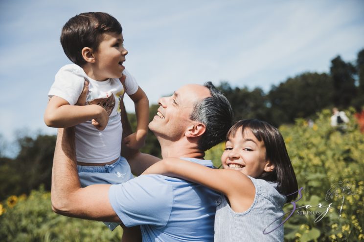 Field Trap: Sunflower Field Photoshoot for Three Families | Zorz Studios