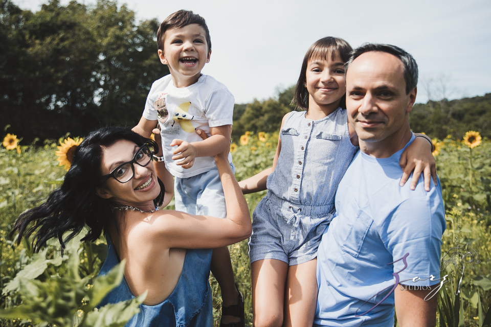 Field Trap: Sunflower Field Photoshoot for Three Families by Zorz Studios (46)