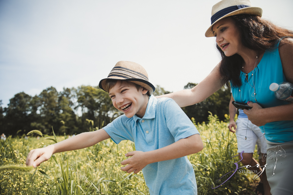 Field Trap: Sunflower Field Photoshoot for Three Families by Zorz Studios (40)