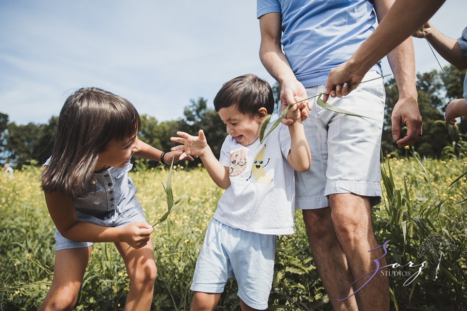 Field Trap: Sunflower Field Photoshoot for Three Families by Zorz Studios (38)