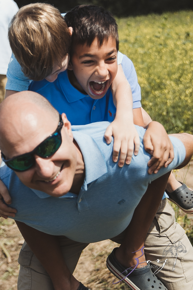 Field Trap: Sunflower Field Photoshoot for Three Families | Zorz Studios