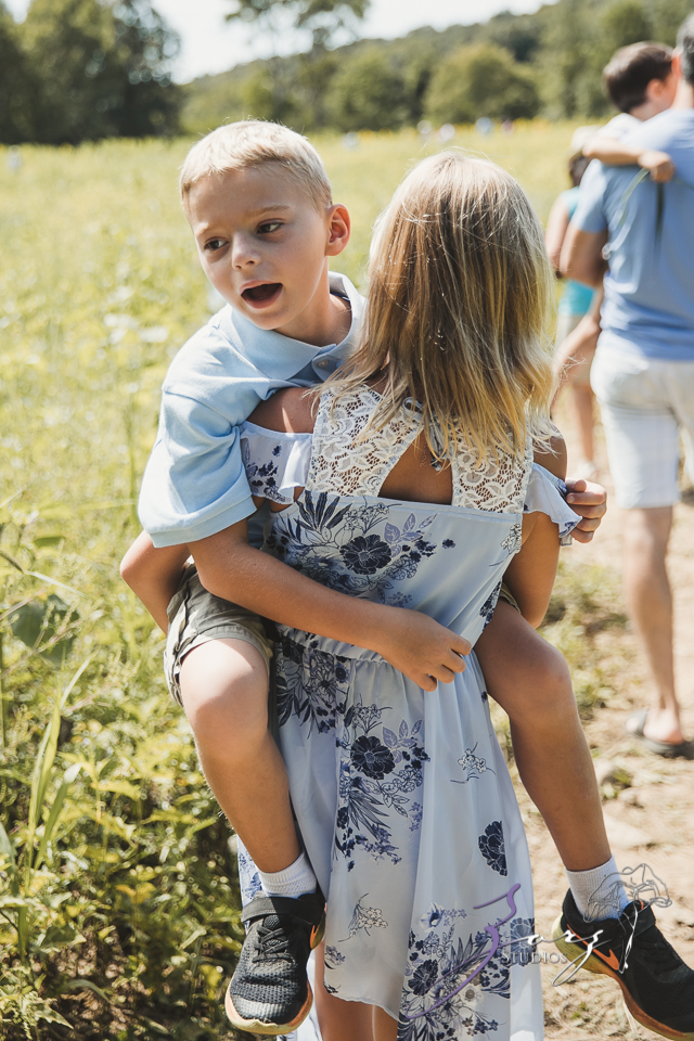 Field Trap: Sunflower Field Photoshoot for Three Families by Zorz Studios (4)