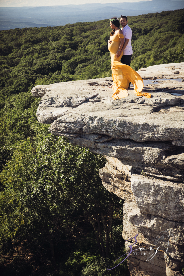 Aakash: Minnewaska State Park Maternity Session | Zorz Studios