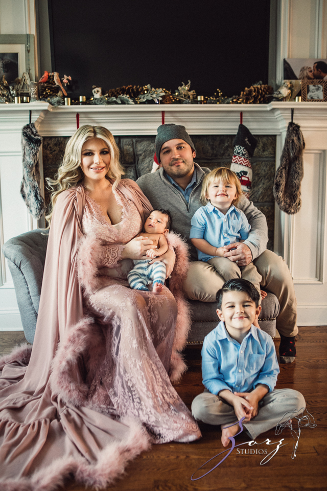 Jingle: Christmas Family Cheers for a Newborn by Zorz Studios