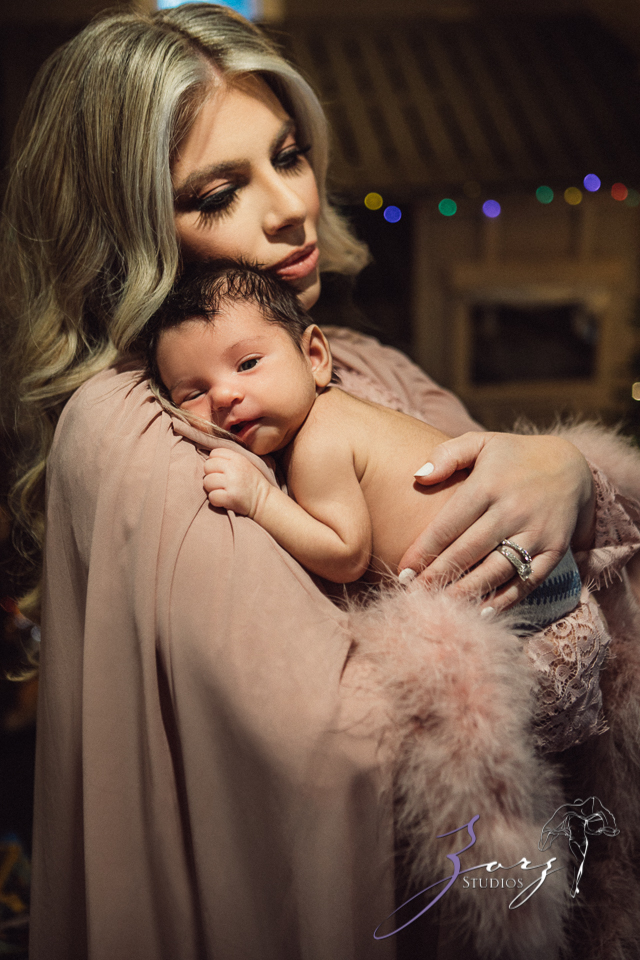 Jingle: Christmas Family Cheers for a Newborn | Zorz Studios