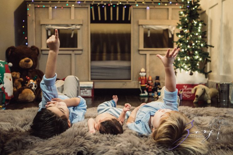 Jingle: Christmas Family Cheers for a Newborn by Zorz Studios