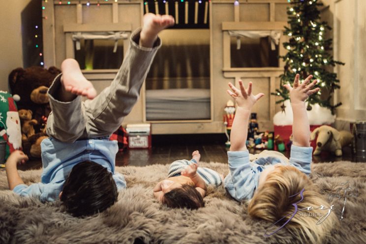 Jingle: Christmas Family Cheers for a Newborn by Zorz Studios