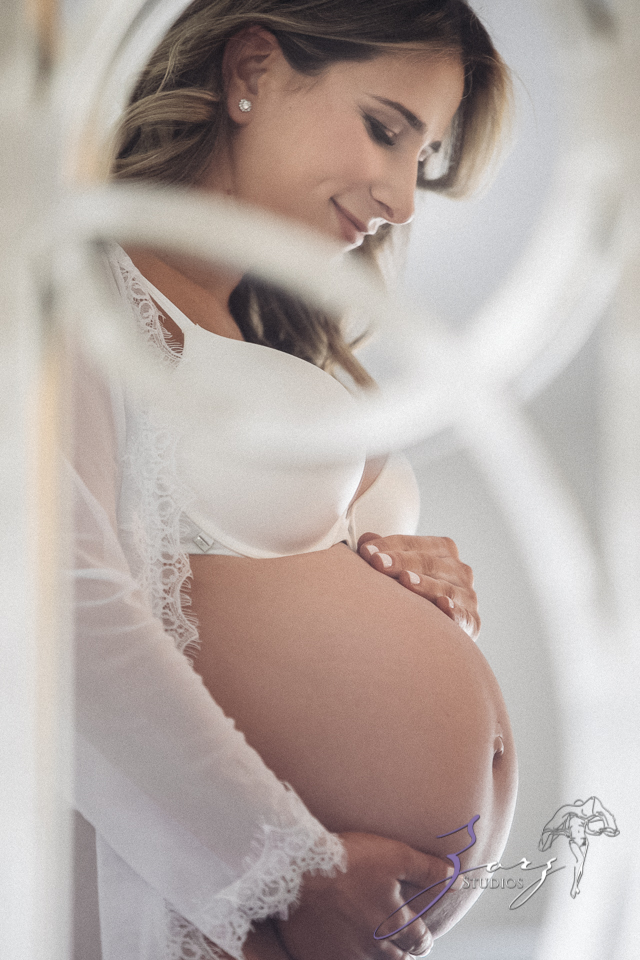 Rosmary: Maternity Photos With Family | Zorz Studios