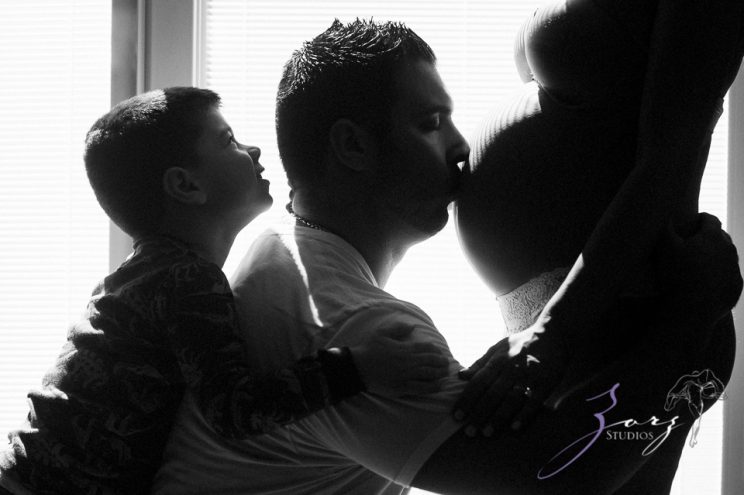 Rosmary: Maternity Photos With Family | Zorz Studios