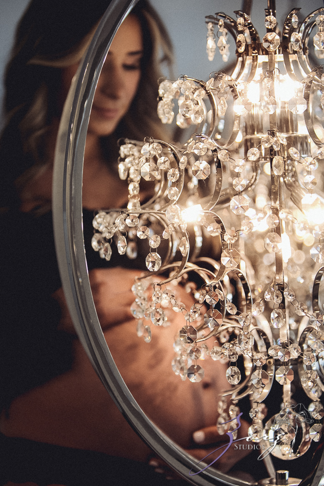 Rosmary: Maternity Photos With Family | Zorz Studios