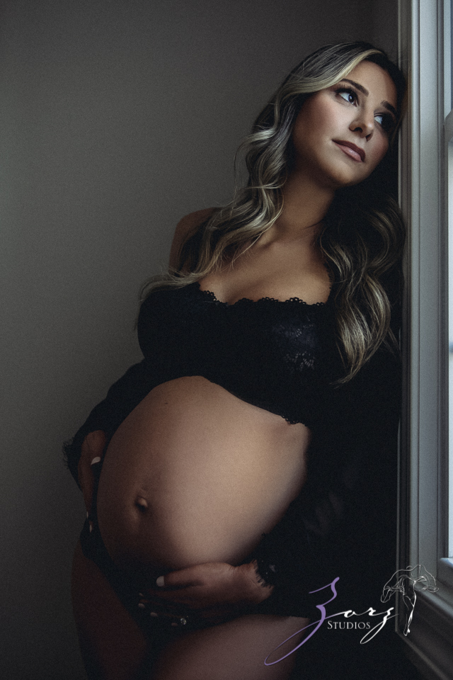 Rosmary: Maternity Photos With Family | Zorz Studios
