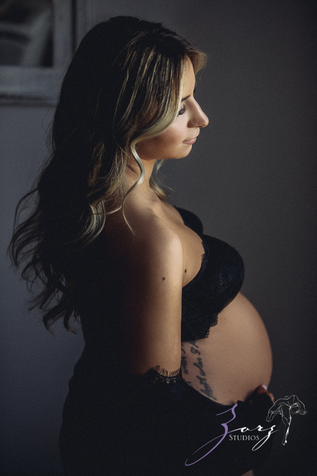 Rosmary: Maternity Photos With Family | Zorz Studios
