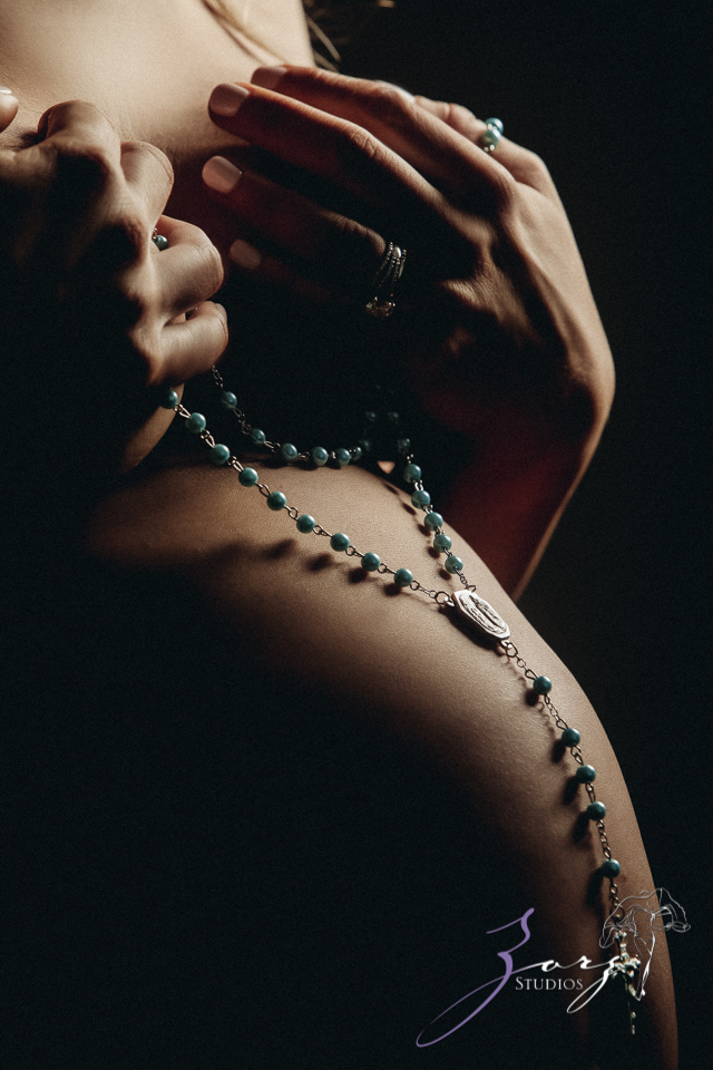 Rosmary: Maternity Photos With Family | Zorz Studios