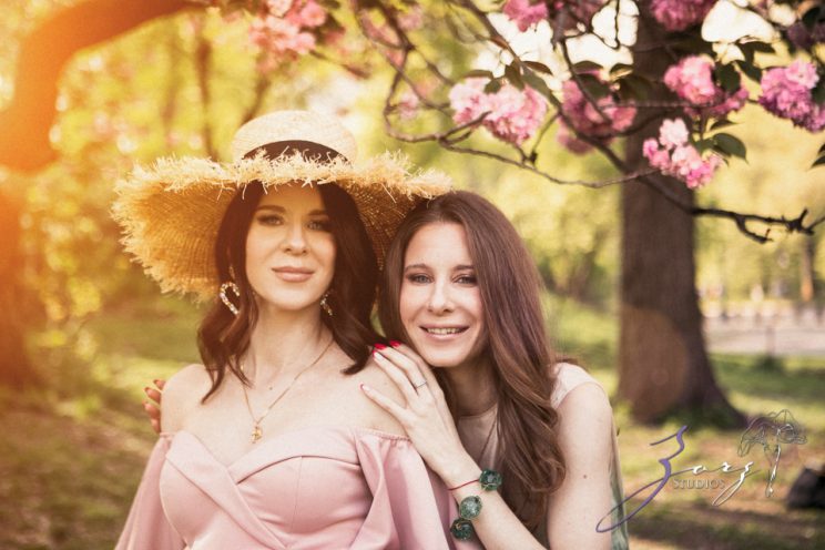 Twin Peeks: Maternity Shoot in Manhattan | Zorz Studios