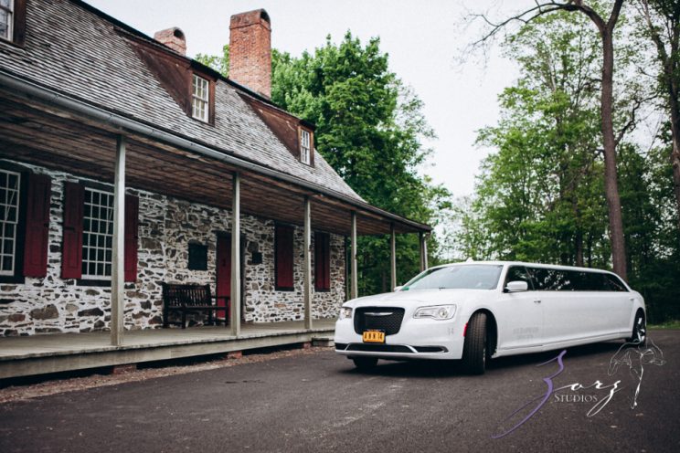 Barn & Nobles: Barn Wedding at the Mount Gulian Historic Site | Zorz Studios