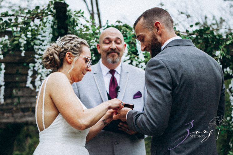 Barn & Nobles: Barn Wedding at the Mount Gulian Historic Site | Zorz Studios