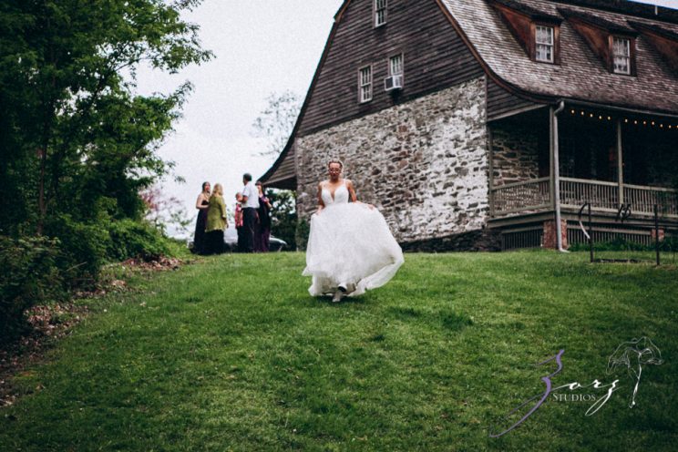 Barn & Nobles: Barn Wedding at the Mount Gulian Historic Site | Zorz Studios
