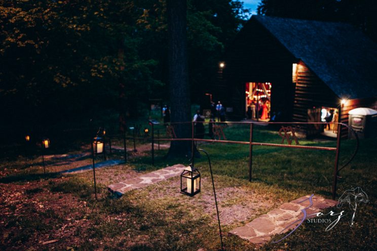 Barn & Nobles: Barn Wedding at the Mount Gulian Historic Site | Zorz Studios