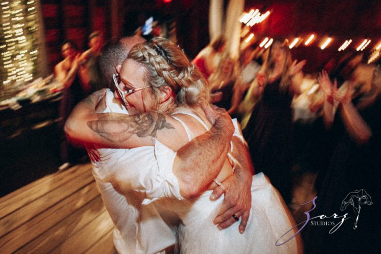Barn & Nobles: Barn Wedding at the Mount Gulian Historic Site | Zorz Studios