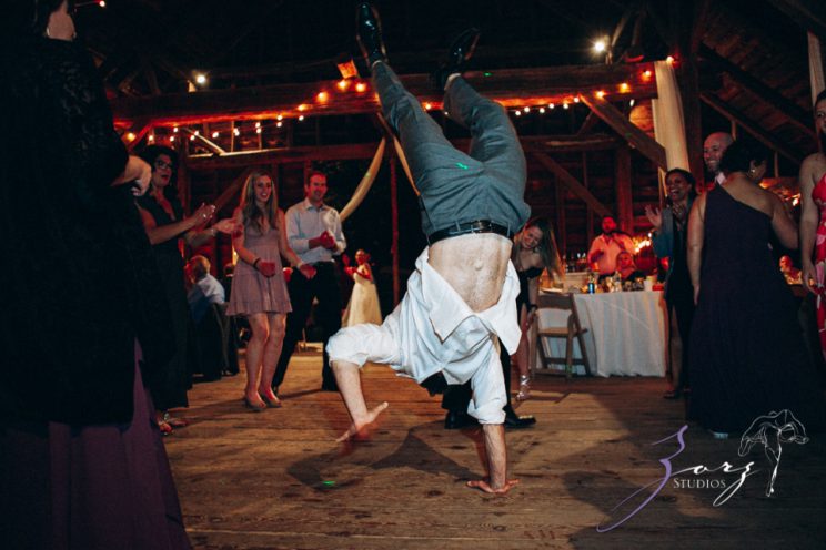 Barn & Nobles: Barn Wedding at the Mount Gulian Historic Site | Zorz Studios