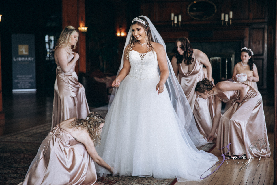Love in the Sky: Pocono Wedding at the Skytop Lodge | Zorz Studios