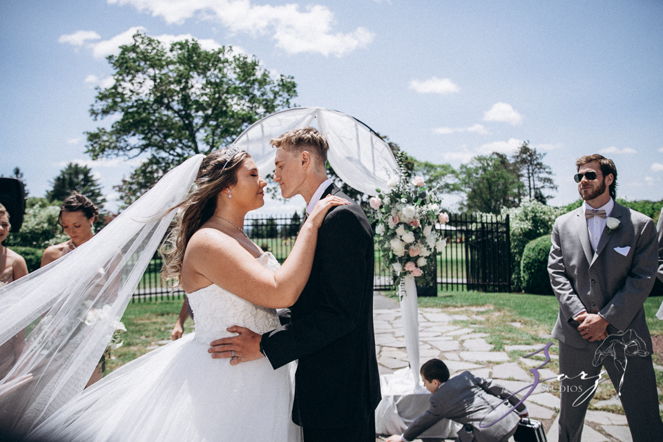 Love in the Sky: Pocono Wedding at the Skytop Lodge | Zorz Studios