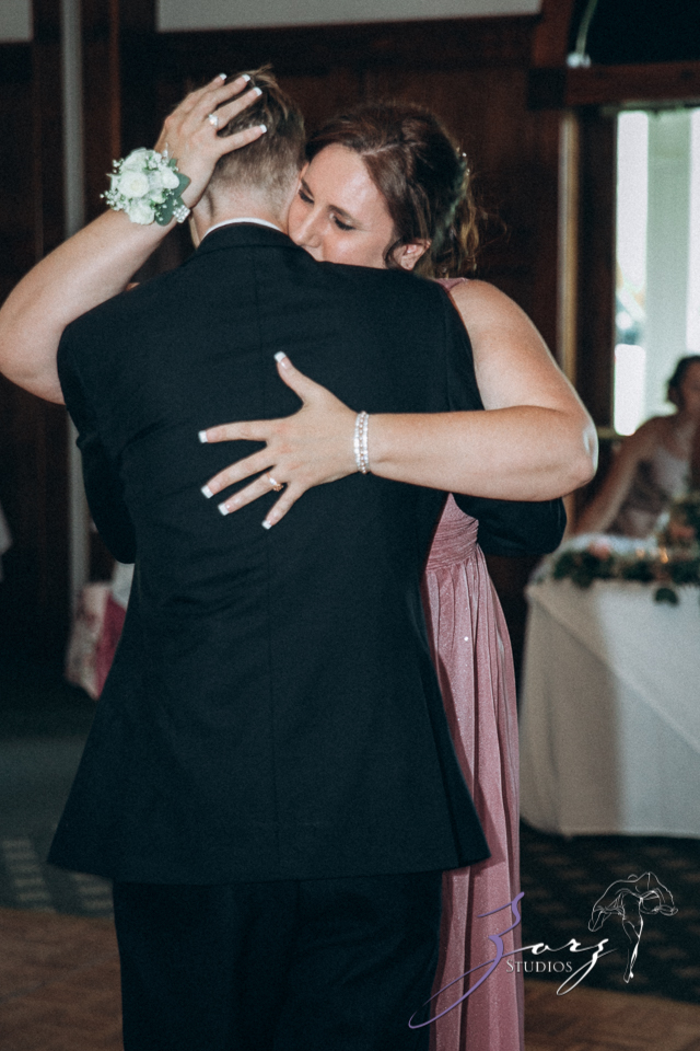 Love in the Sky: Pocono Wedding at the Skytop Lodge | Zorz Studios