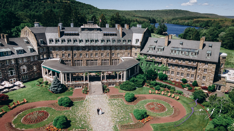 Love in the Sky: Pocono Wedding at the Skytop Lodge | Zorz Studios