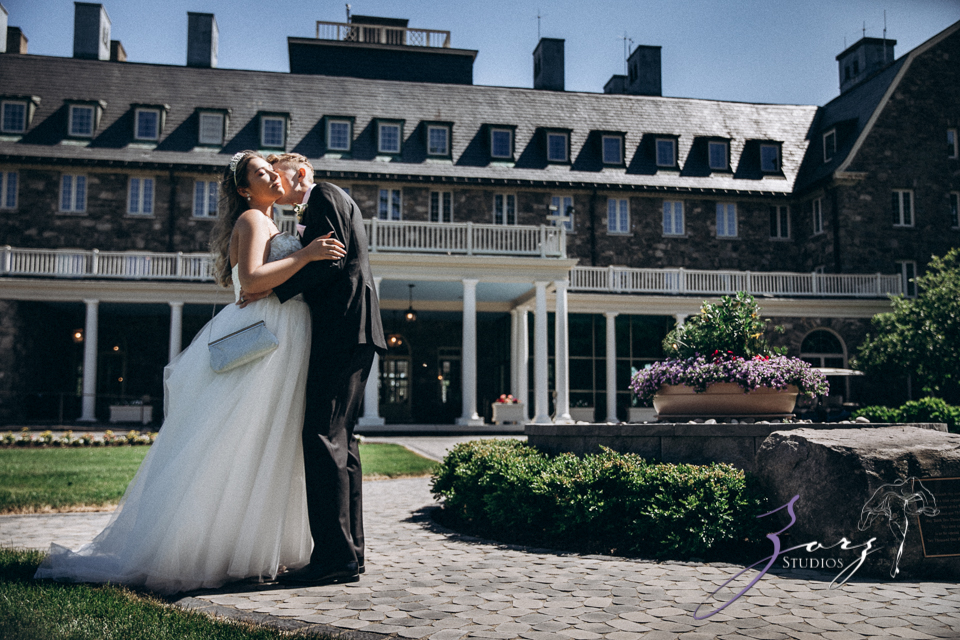 Love in the Sky: Pocono Wedding at the Skytop Lodge | Zorz Studios